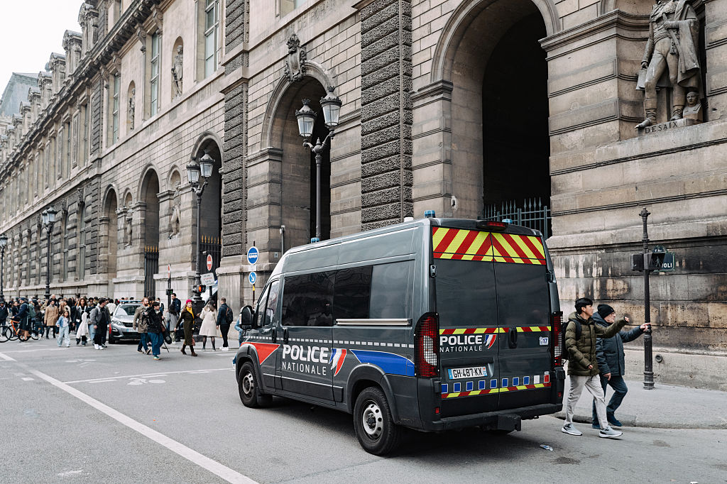 Thieves Steal Crown Jewels in 4 Minutes From Louvre Museum