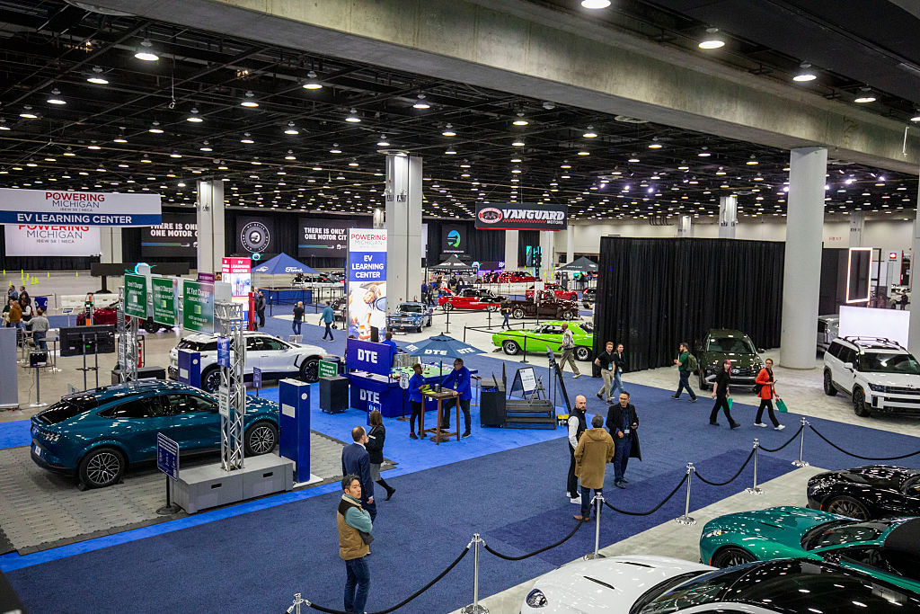 At Detroit Auto Show, Spotlight Dims for EV’s