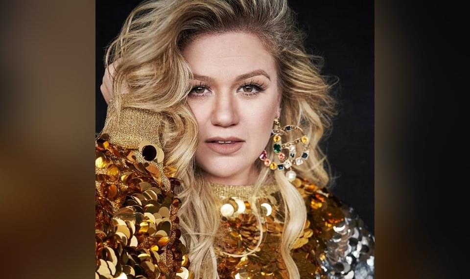 Kelly Clarkson Wants You To Know She DIDN’T Take Weird Pills To Loose Weight!