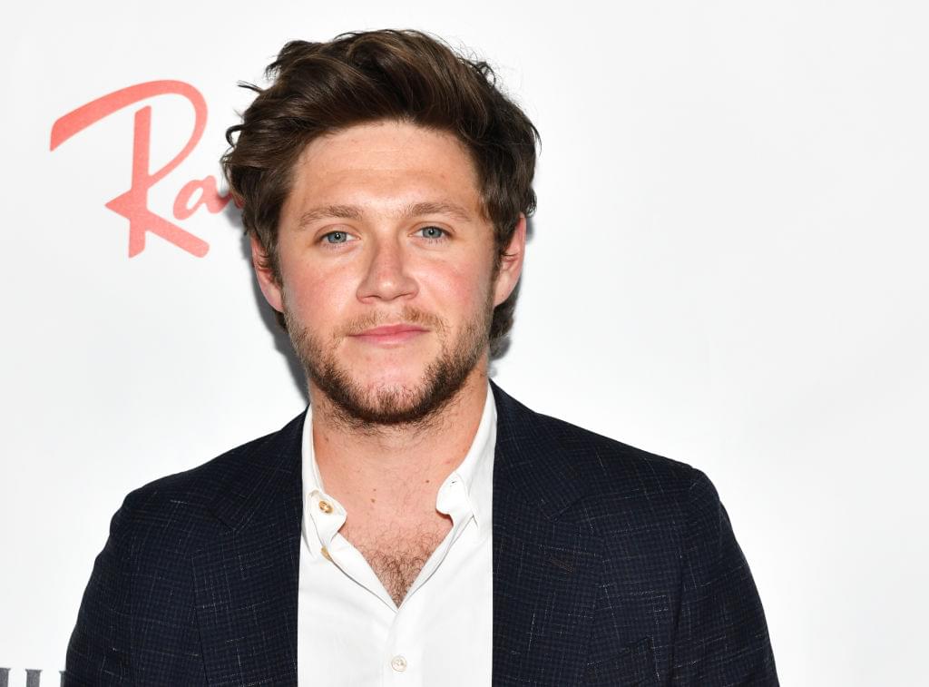 WATCH: Niall Horan Reads ‘Twas The Night Before Christmas  And It’s EVERYTHING!