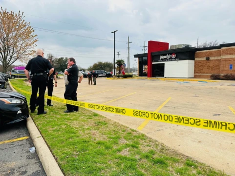 Bossier Police Searching for Armed Robber Who Robbed Wendy’s on Old Minden At Gunpoint