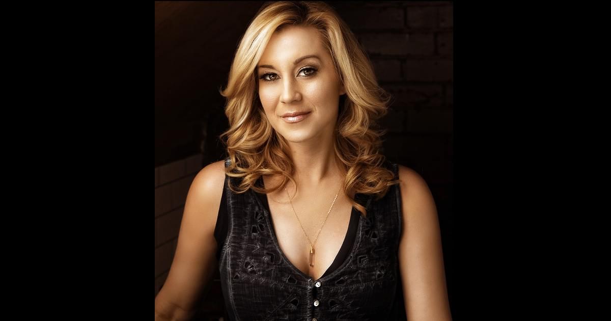 Kellie Pickler Honored By the USO as a Global Ambassador