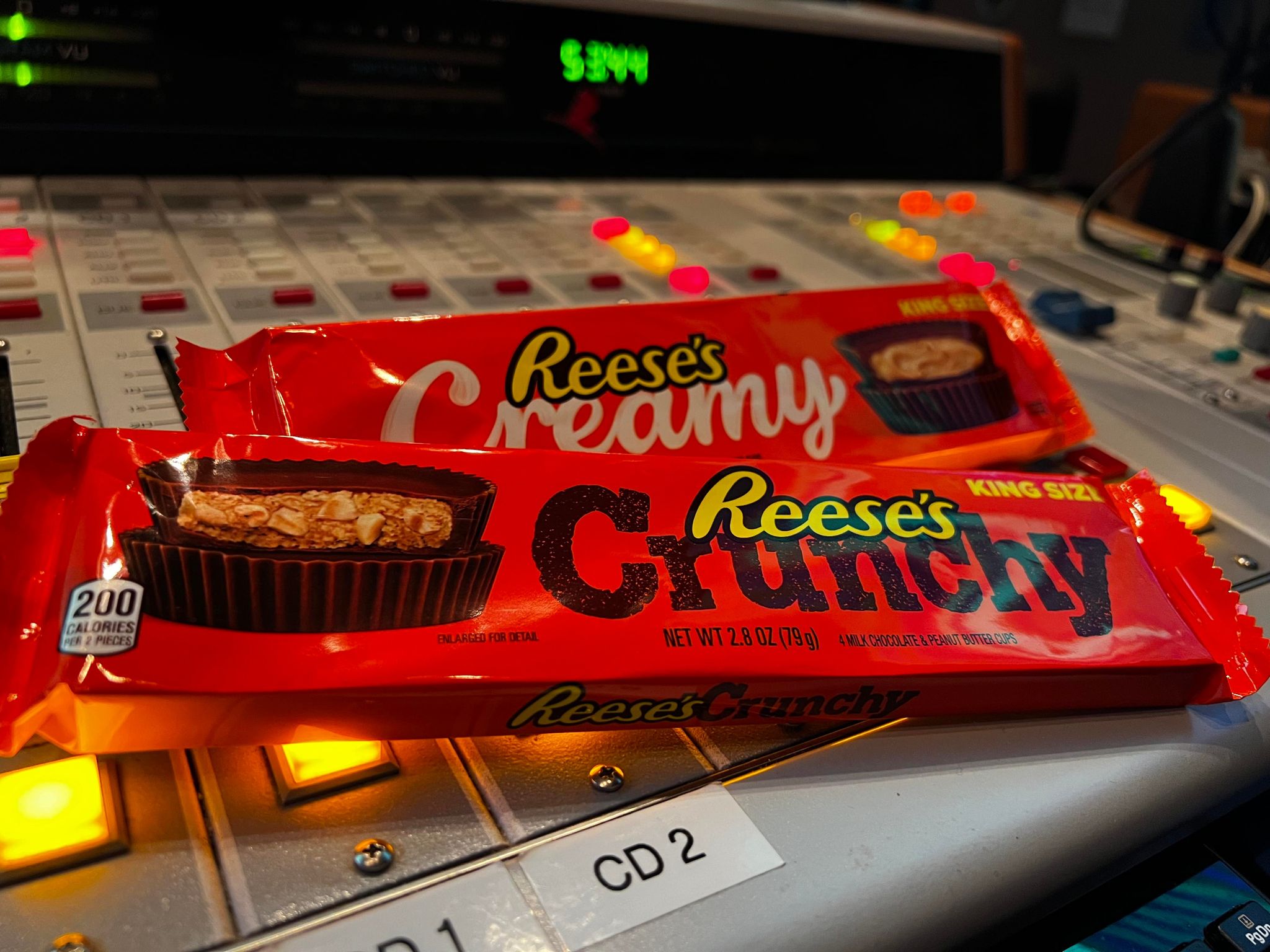 I Tried the NEW Reese’s Peanut Butter Cup! It’s Crunchy! [Video]