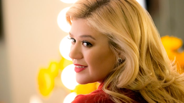 Kelly Clarkson Shuts Down Body Shamer With Four Simple Words