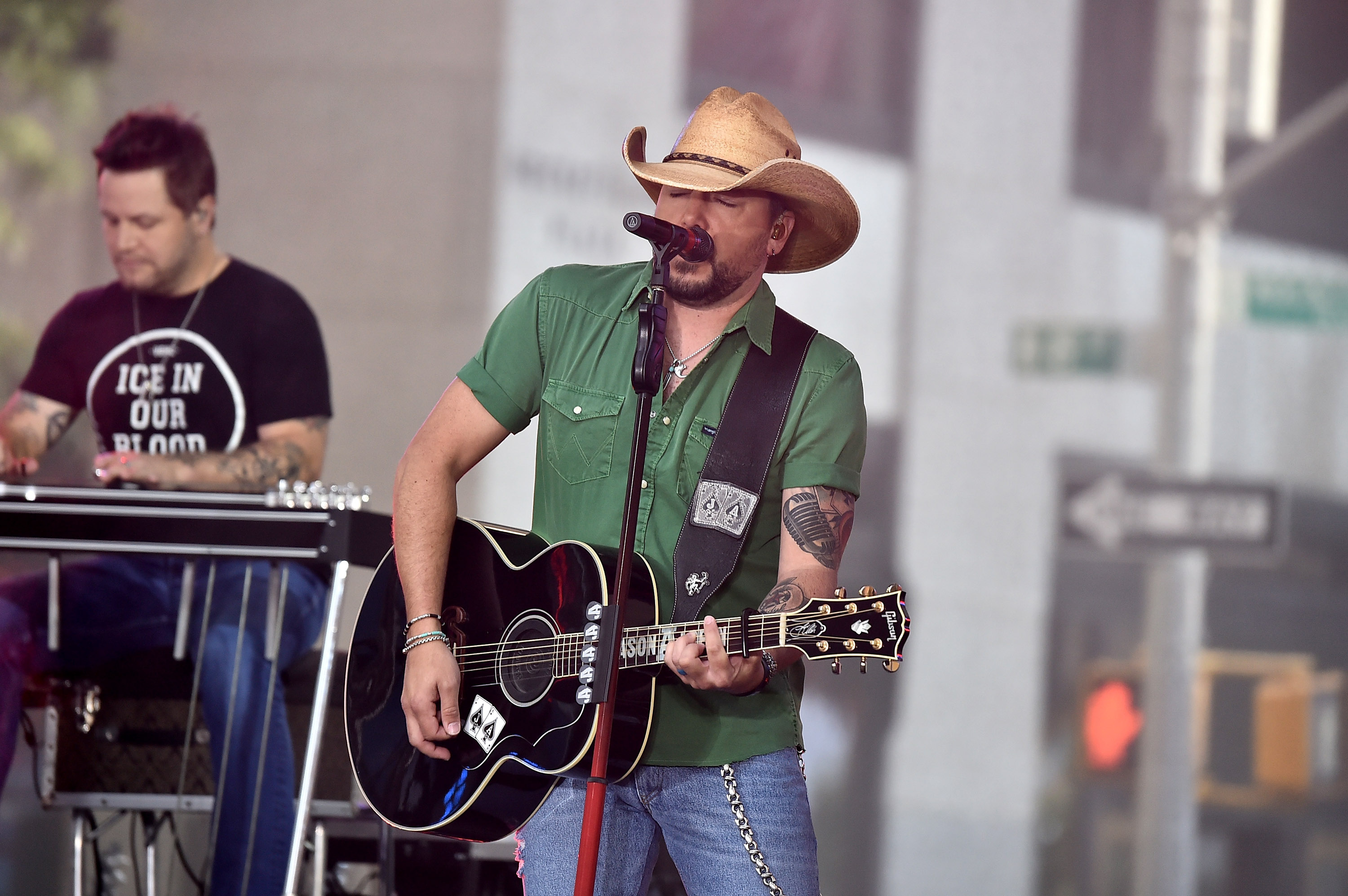 Jason Aldean Strikes Defiant Tone At First Show Since Las Vegas
