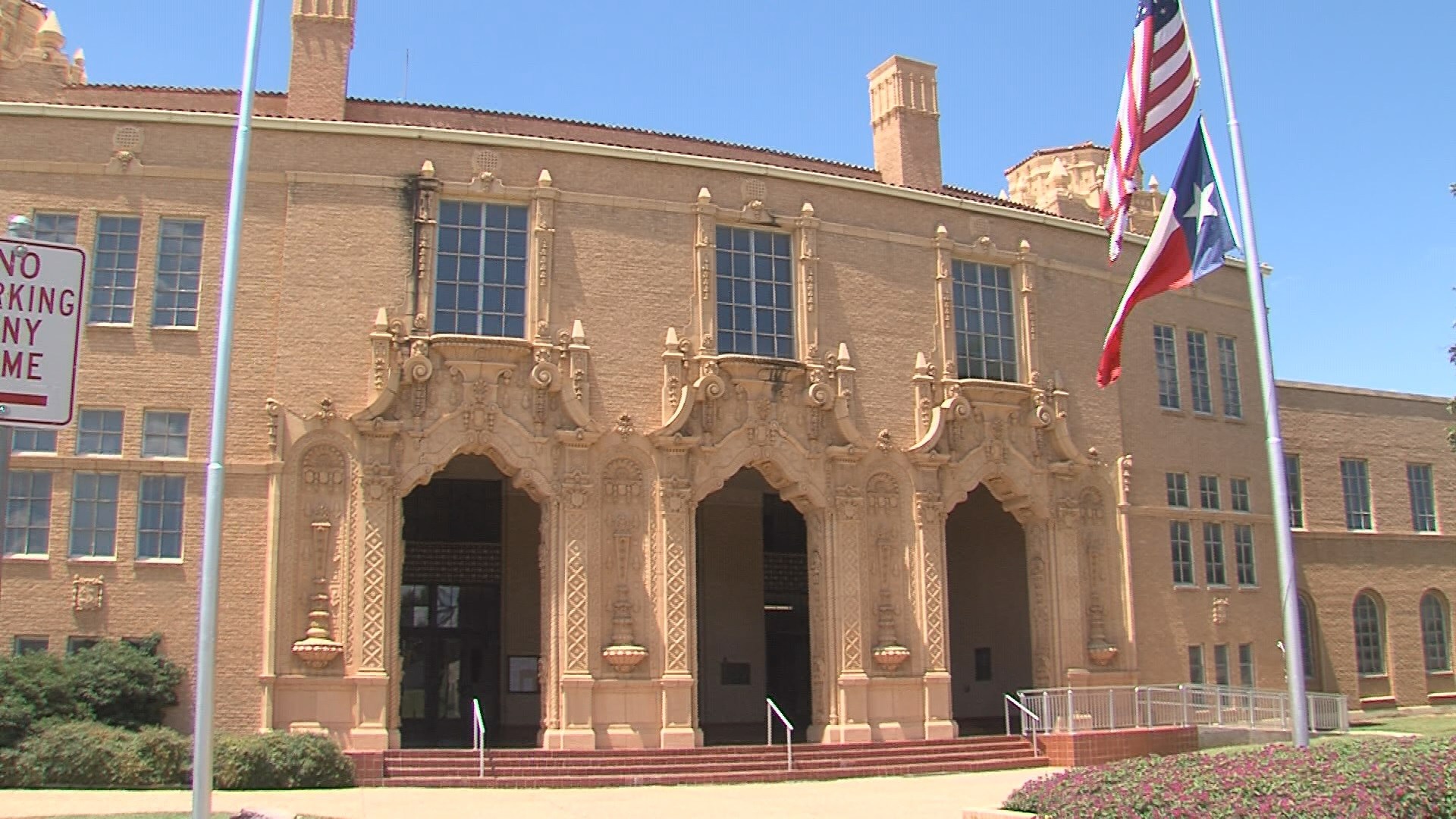 Structural Problems Being Investigated At Memorial Auditorium