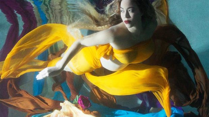 See Beyonce’s Elegant, Naked Underwater Maternity Photos