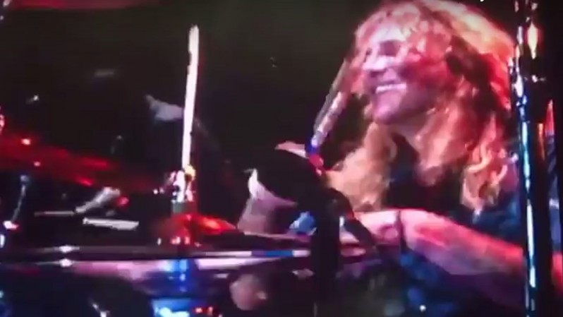 Steven Adler Guests With Guns N’ Roses
