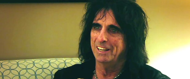 Watch Alice Cooper Remember Ramones Manager, Journalist Danny Fields