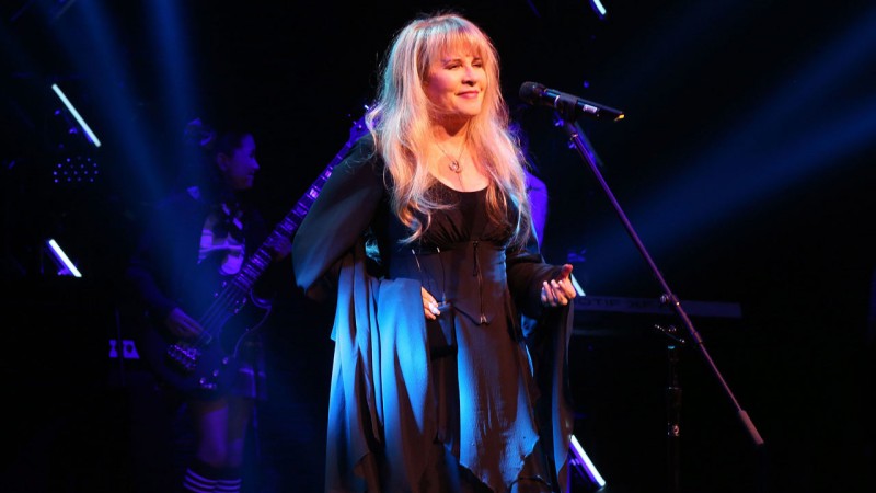 Watch Stevie Nicks Perform Edge Of Seventeen Live