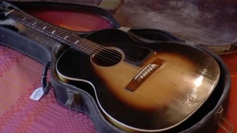 Jimi Hendrix Guitar Set For Auction