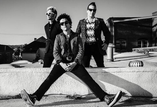 Green Day play a surprise set at a London pub