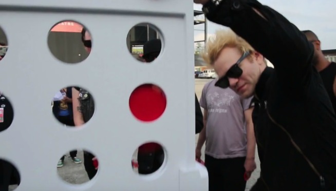 WATCH: Sum 41 playing Connect Four with fans at PIQNIQ