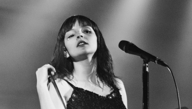 CHVRCHES singer Lauren Mayberry shuts down a marriage proposal at a show