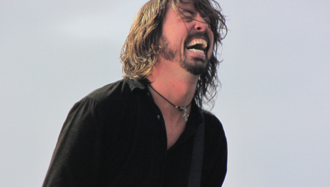 Dave Grohl pulls a quick one on autograph hunters