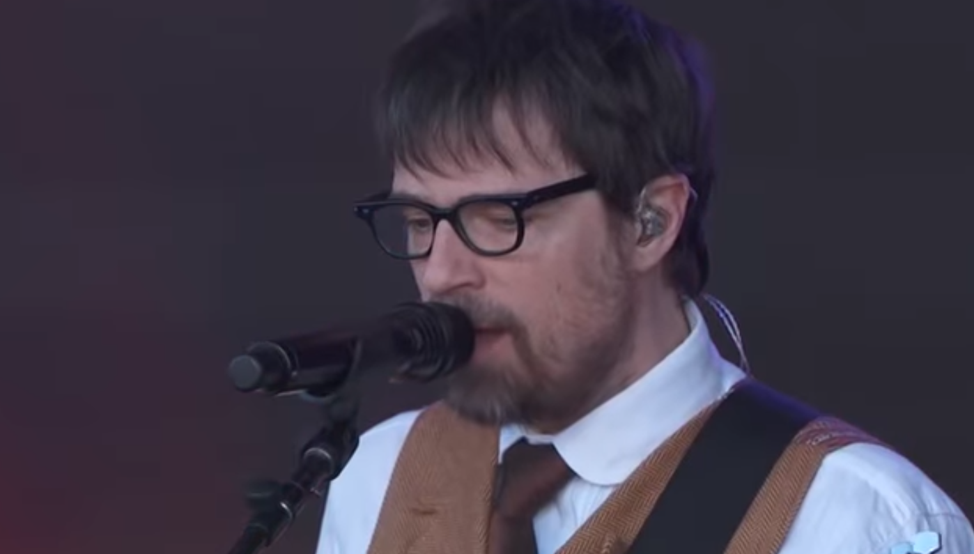 Watch Weezer play Toto’s ‘Africa’ with actual Toto member