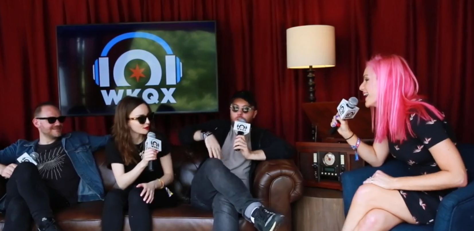 Lollapalooza: CHVRCHES talks social media, hair coloring and music (backstage interview with Lauren)