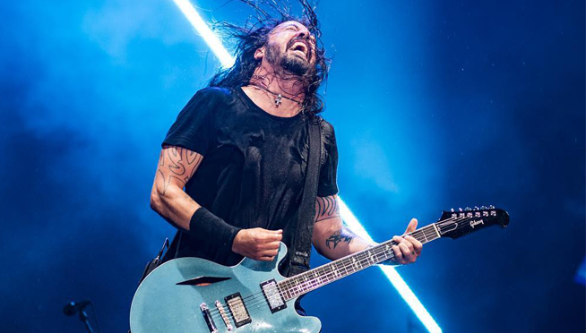 Dave Grohl “cries a little bit” at Weezer’s cover of “Lithium.”