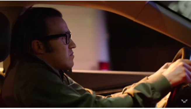 Pete Wentz drives in new Weezer video!