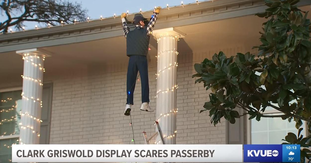 A Family’s Christmas Decorations Include Clark Griswold Hanging Onto the Gutter . . . and Someone Calls 911