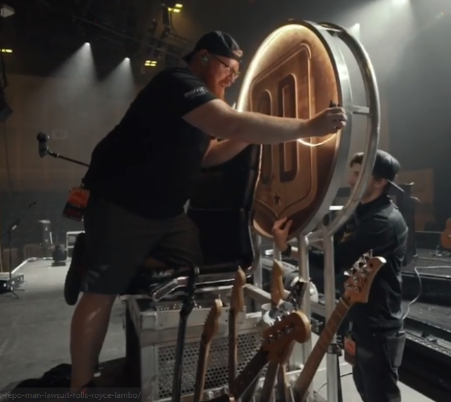 Dave Grohl’s throne is getting used once again