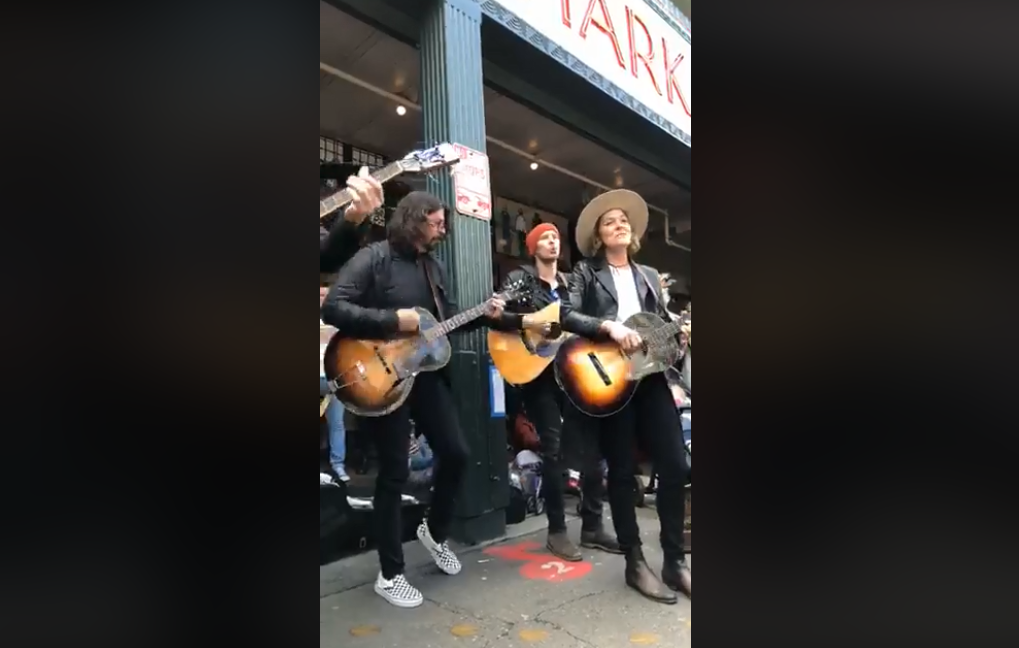 Surprise street performance from Dave Grohl and Brandi Carlile