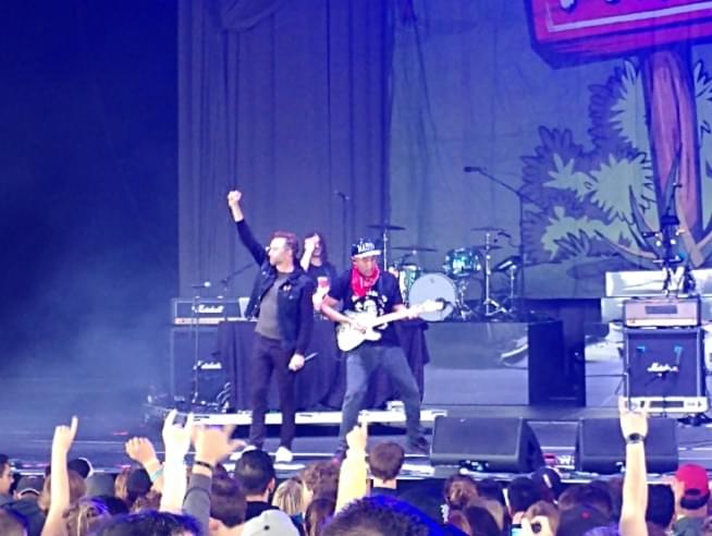 Watch crowd-raging Tom Morello w/ Tim McIlrath of Rise Against at PIQNIQ