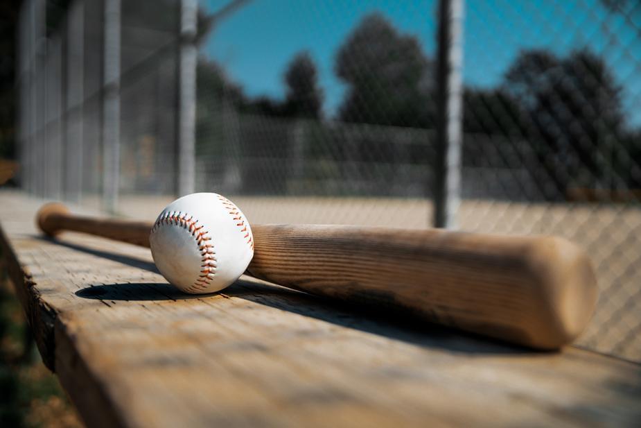 College first baseman doesn’t let the dugout stop him from making a catch!