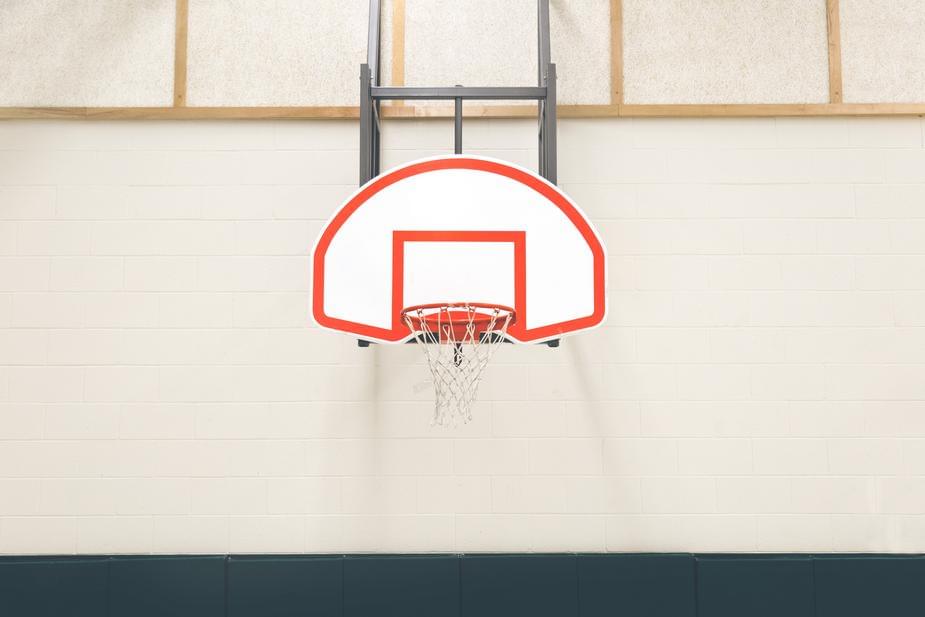 Michael Jordan shatters the backboard in ’85