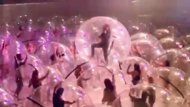 Watch The Flaming Lips perform for an audience in bubbles