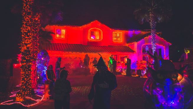 People Keep Calling the Cops Over One Guy’s Too-Real Halloween Decorations