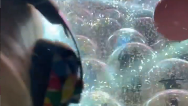 Check The Flaming Lips Concert Where Everyone’s in a Bubble .