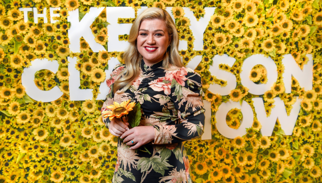 Does Kelly Clarkson nail this cover of “Black Hole Sun”?