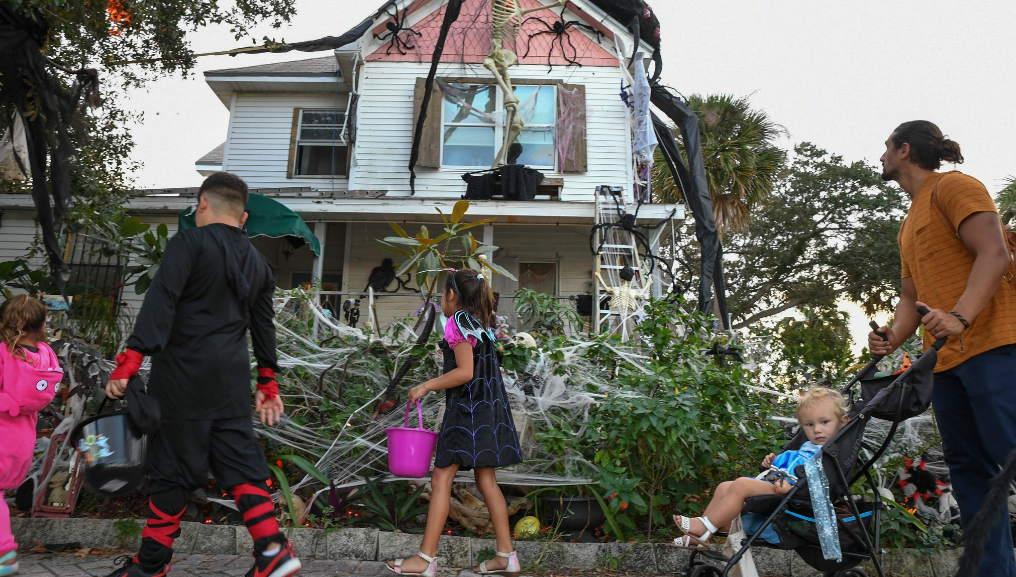 This little girl did something on Halloween that will restore your faith in humanity