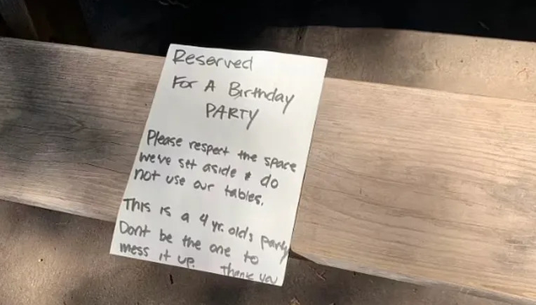 Parents spark outrage over “reserving” park benches for child’s birthday party