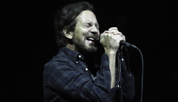 Pearl Jam will play their new album in movie theaters