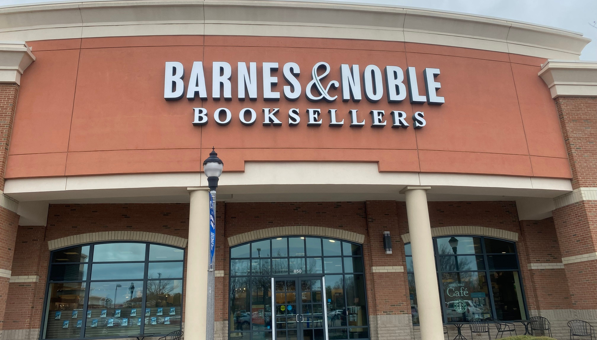 Pour One Out: Leonard Riggio, the man who built Barnes & Noble