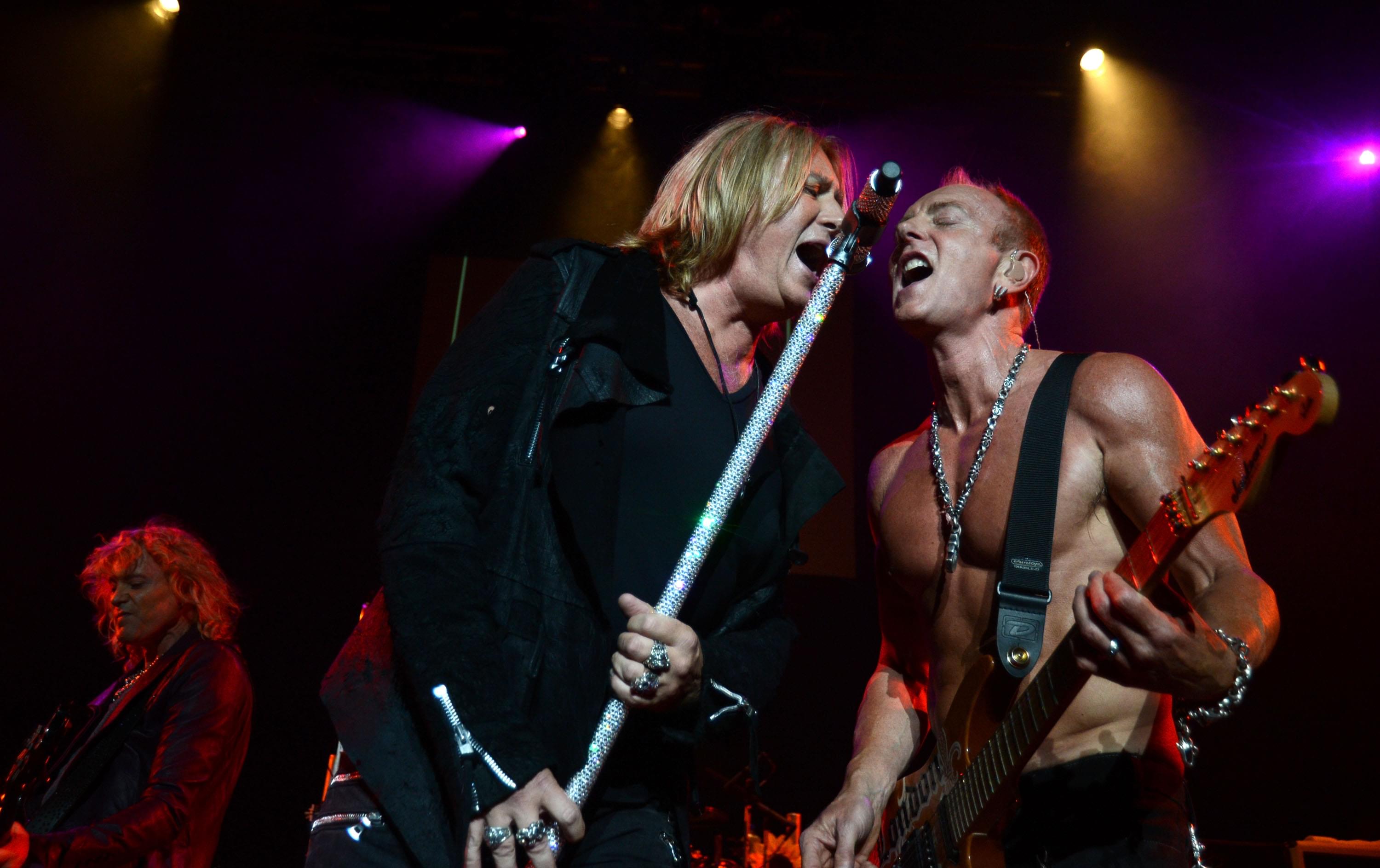 Def Leppard selling t-shirts to support their out-of-work tour crew