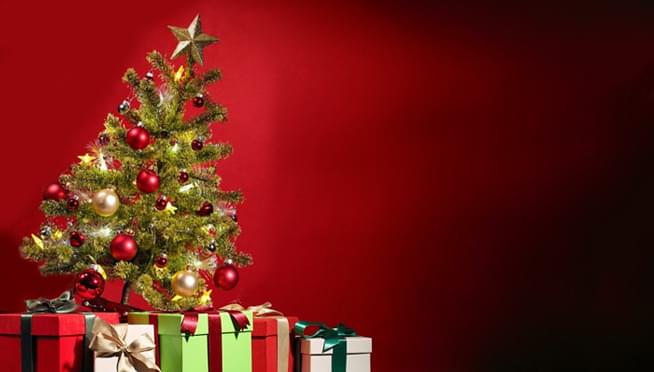 20% of people say they’ve gotten hurt putting up a Christmas tree