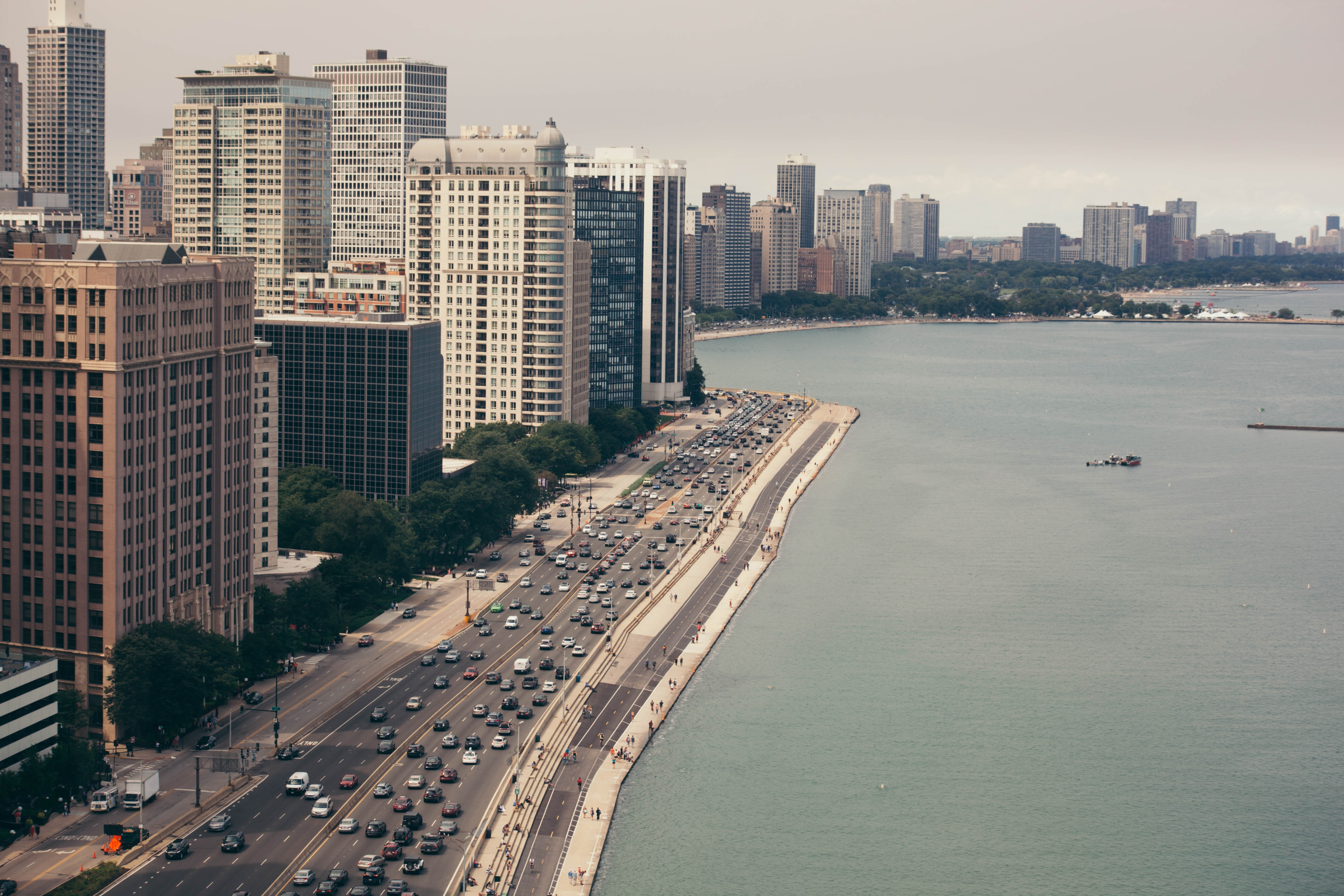 Guy spotted his own stolen car on Lake Shore Drive and Chased and Crashed into it