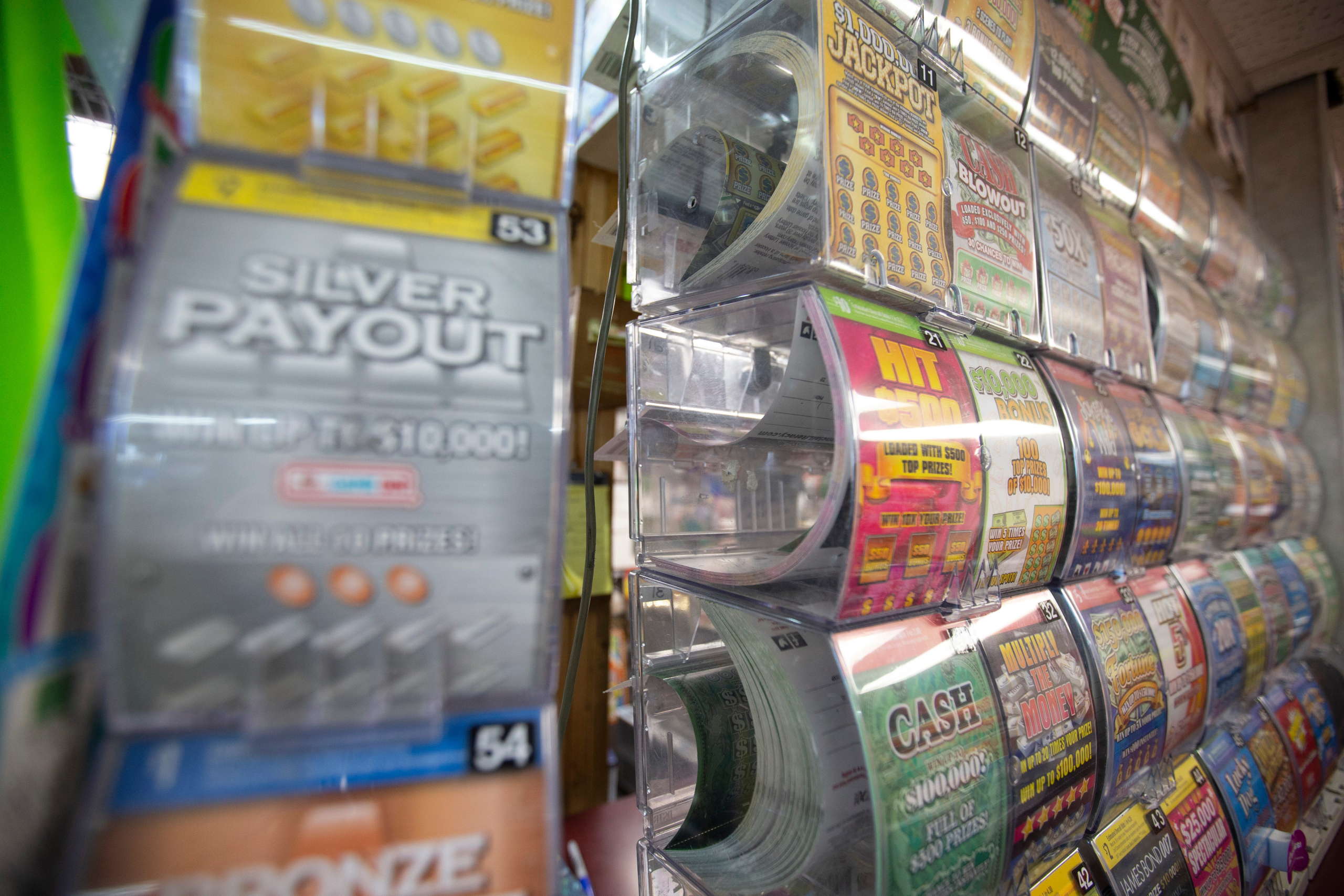 Chicago man wins $1M from Illinois Lottery scratch-off ticket