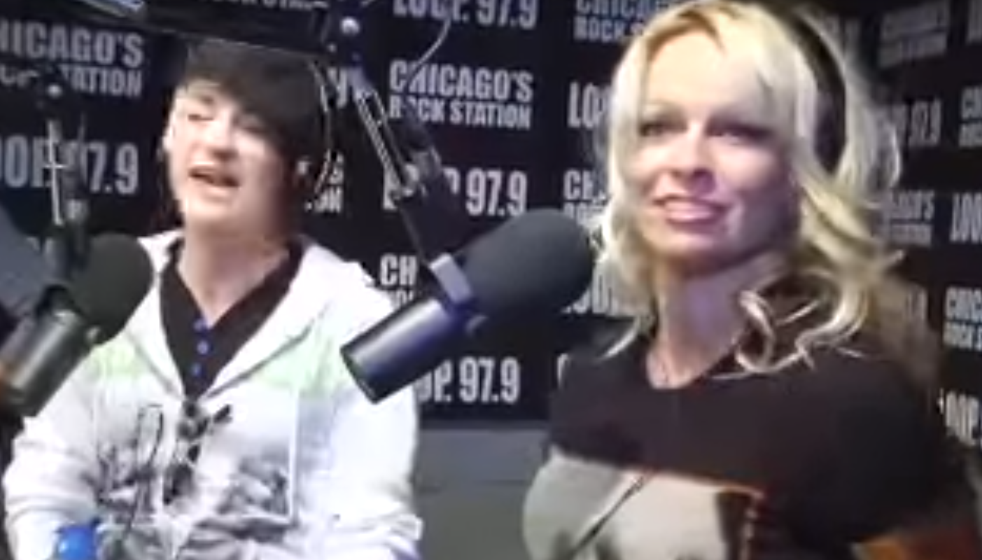 Loop 40: Pamela Anderson in-studio (2009)