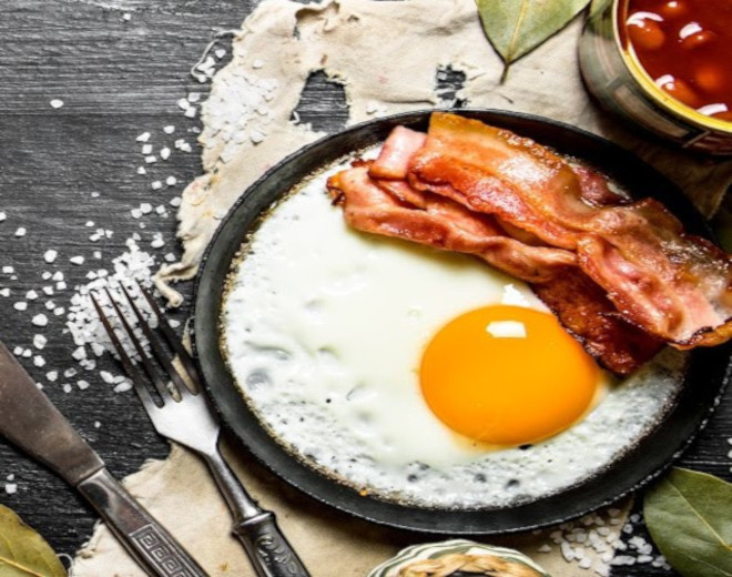 How to Turn a $6 T-Shirt Into $2,100 in Bacon & Eggs