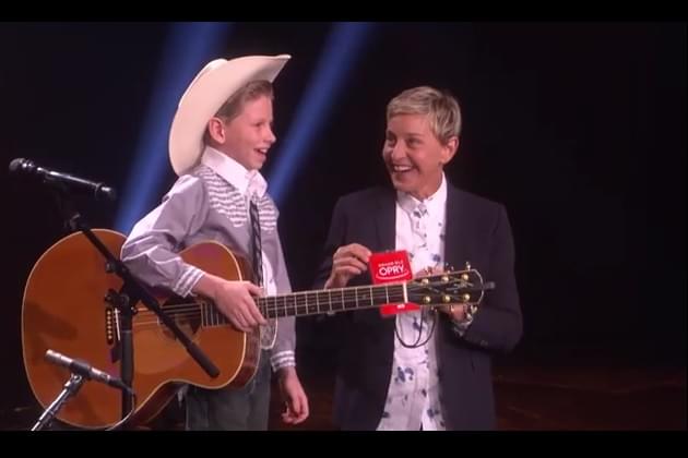 How Do You Get To Sing At The Grand Ole Opry? Sing At  An Illinois Walmart [VIDEO]