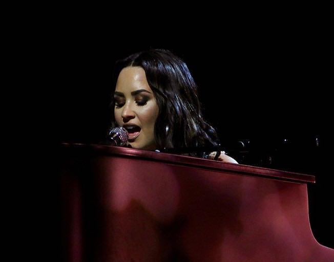 Demi Lovato Signed With Manager Scooter Braun