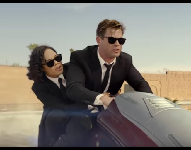 Chris Hemsworth Goes From THOR To MEN IN BLACK Today [VIDEO]