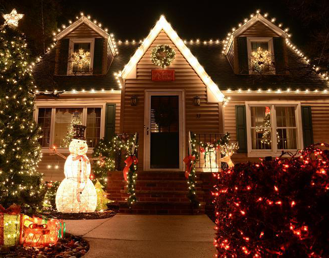 Study Reveals Early Christmas Decorating Is Good for You