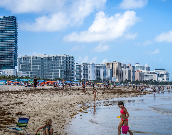 Tourists Leave 13,000 Pounds Of Trash On Florida Beach