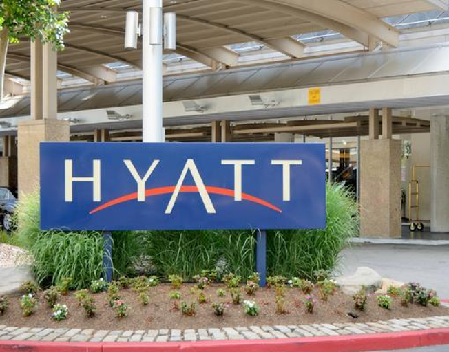 Hyatt Laying Off 1,300 Employees