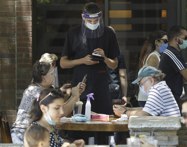 Is Dining Outside Safe During The Pandemic?